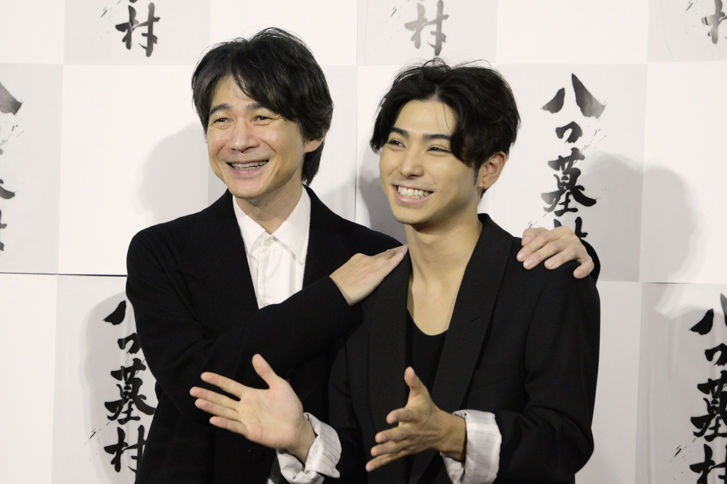 「八つ墓村」試写会の様子。左から吉岡秀隆、村上虹郎。
