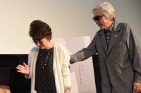 倍賞千恵子（左）をエスコートする山田洋次（右）。