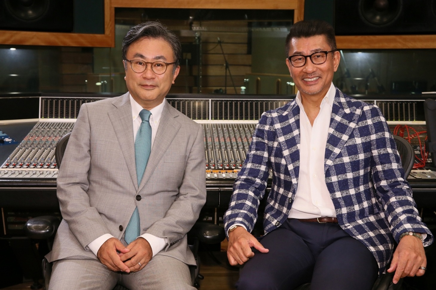 左から三谷幸喜、中井貴一。