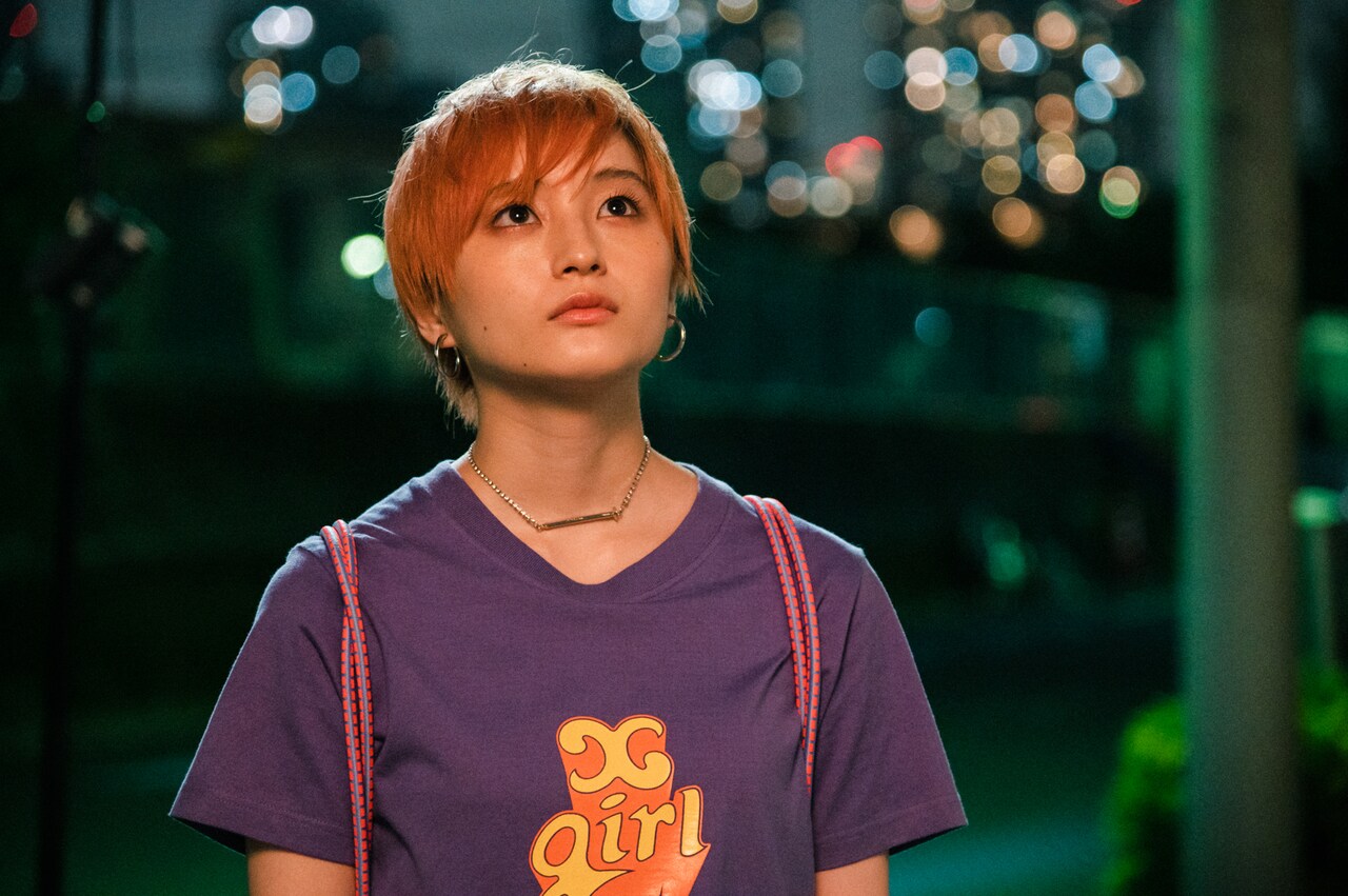 萩原みのりがオレンジ髪に、「転がるビー玉」場面写真14点を一挙公開