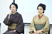 左から浅野温子、松本穂香。
