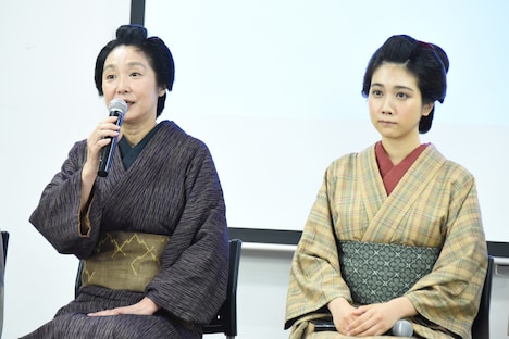 左から浅野温子、松本穂香。
