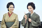 左から松本穂香、若村麻由美。