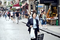 「グランメゾン東京」より、鈴木京香演じる早見倫子。(c)TBS