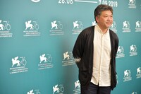 第76回ヴェネツィア国際映画祭「真実」フォトコールでの是枝裕和。(c)getty Images