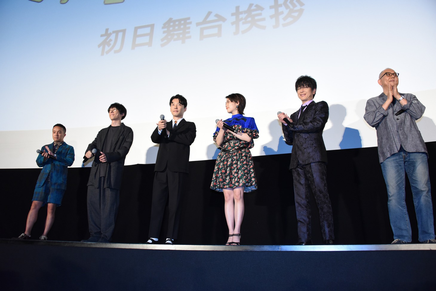 「引っ越し大名！」初日舞台挨拶の様子。