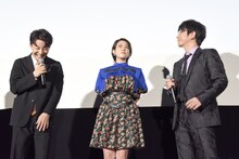 及川光博（右）から「インスタ大臣」と命名された星野源（左）。