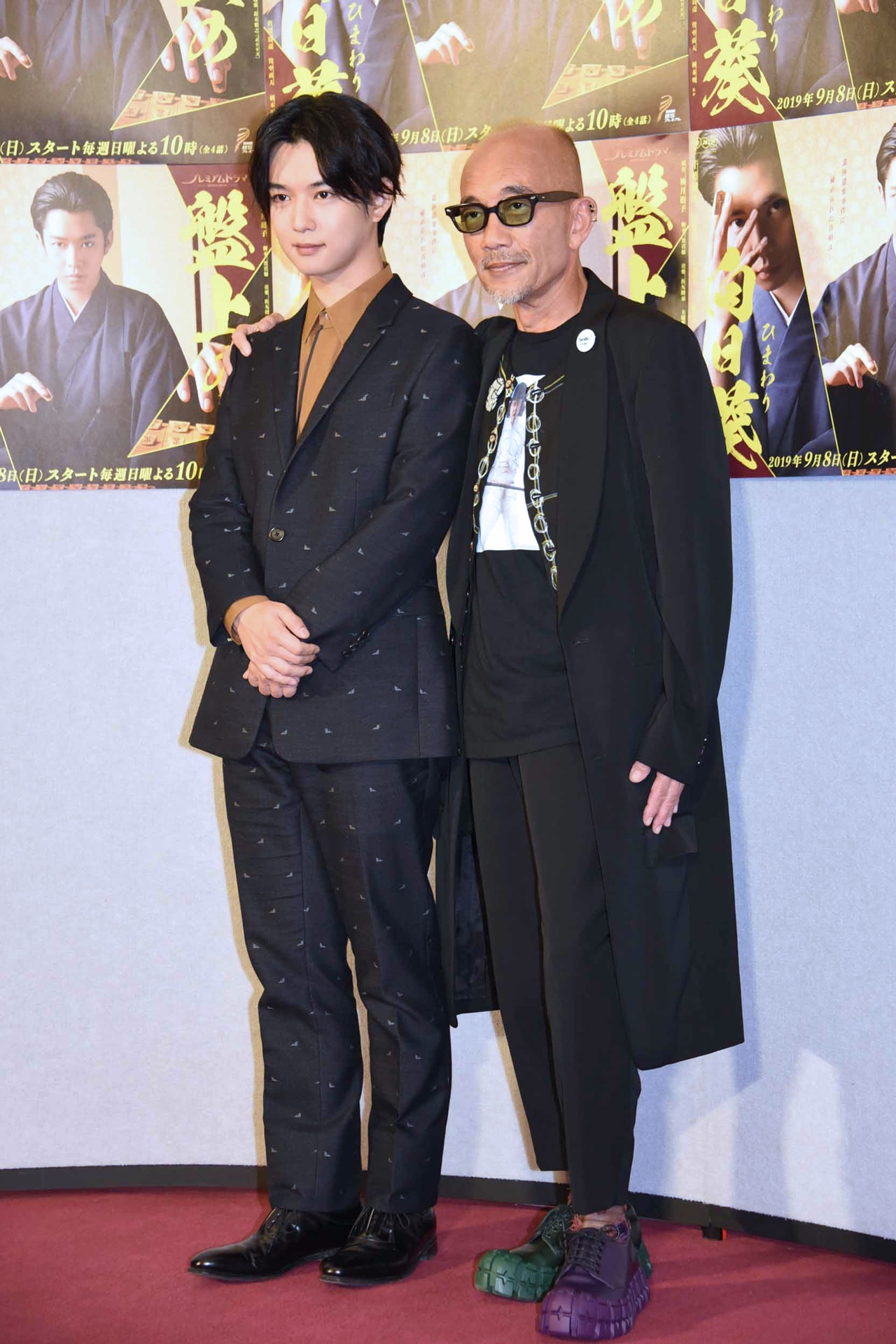 左から千葉雄大、竹中直人。