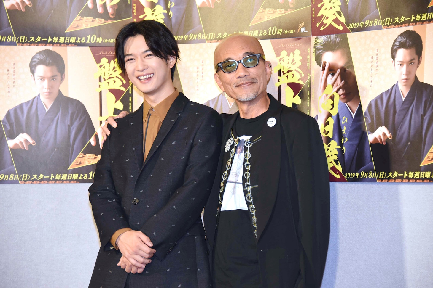 左から千葉雄大、竹中直人。