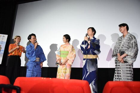 「おいしい家族」特別試写会の様子。