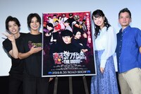 「恋するアンチヒーロー THE MOVIE」公開記念舞台挨拶の様子。左から高橋健介、高崎翔太、佐分利眞由奈、小泉剛。