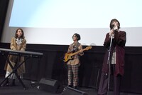 緑黄色社会によるパフォーマンスの様子。