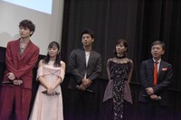 緑黄色社会のパフォーマンスを見守る登壇者たち。