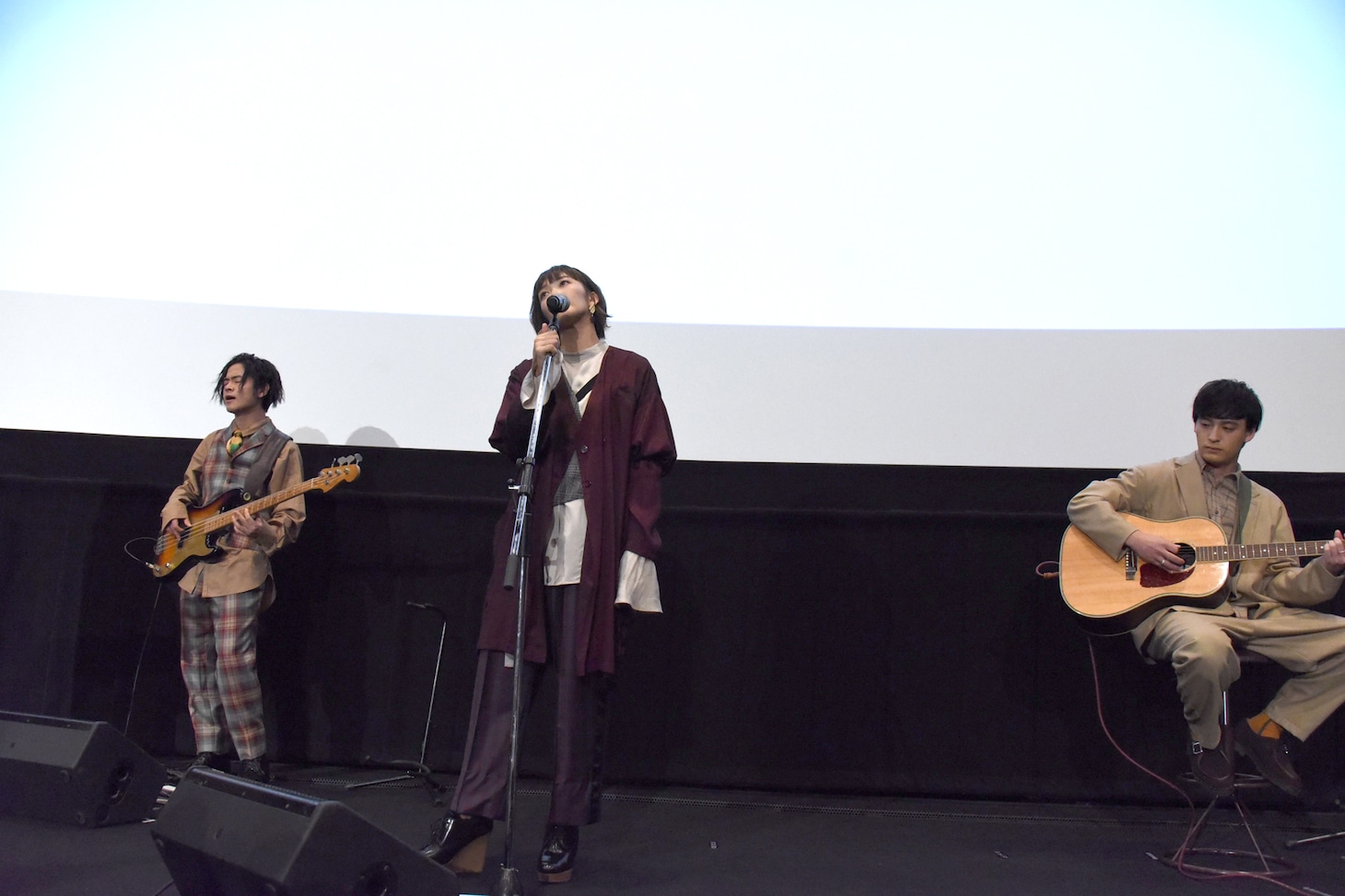 緑黄色社会によるパフォーマンスの様子。