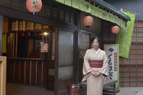 くるまやの外観と井上真央。