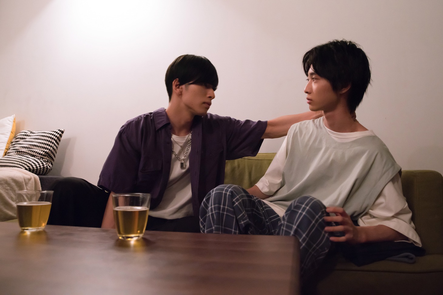 「主人公」第1話より。左から長谷川慎演じる池田勇次郎、小野寺晃良演じる濱口大介。
