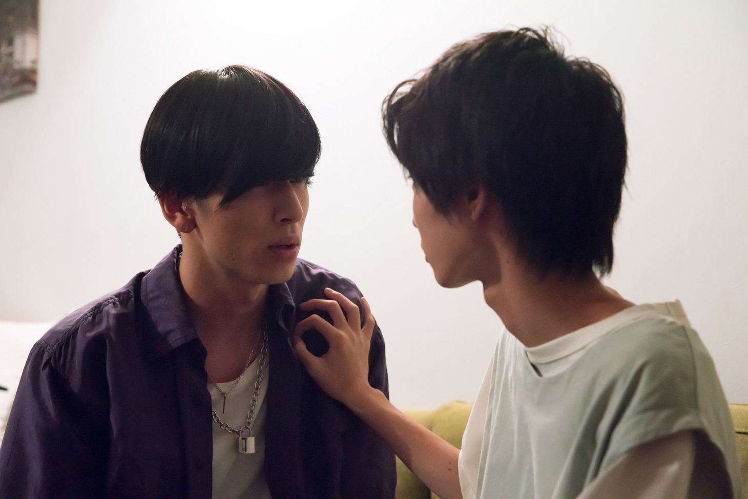 「主人公」第1話より。左から長谷川慎演じる池田勇次郎、小野寺晃良演じる濱口大介。