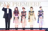 左から犬童一心、ももいろクローバーZ。