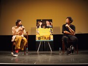 左から今泉力哉、燃え殻。