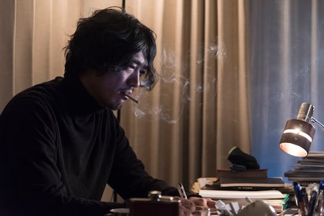 五島昭役の谷口賢志。