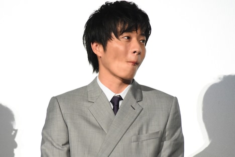 林遣都からの感謝の言葉に照れる田中圭。