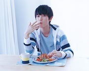 「本郷奏多カレンダー2020 -every morning with Kanata-」より。