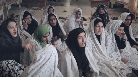 「少女は夜明けに夢をみる」