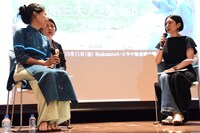 「第三夫人と髪飾り」舞台挨拶の様子。