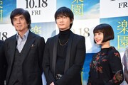 左から佐藤浩市、綾野剛、杉咲花。