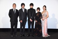 「楽園」舞台挨拶の様子。