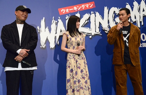 左からANARCHY、優希美青、野村周平。