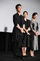 草なぎ剛（手前）