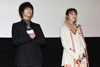 左から横浜流星、飯豊まりえ。