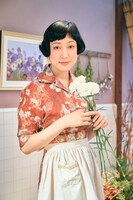 緒川たまき扮する青木保子。