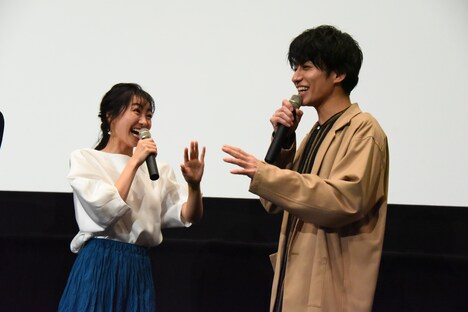 「一海は恋愛対象としてアリか？」という質問に「アリよりのナシ」と答える高田夏帆（左）。