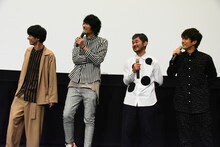 左から武田航平、栄信、芹澤興人、吉村卓也。
