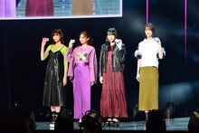 イオンカードをアピールする欅坂46の渡邉理佐、小林由依、渡辺梨加、土生瑞穂。