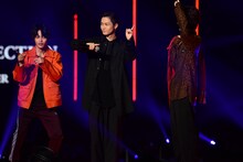 山田裕貴たちの登場を盛り上げる神尾楓珠（左）、川村壱馬（中央）、吉野北人（右）。