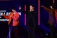 山田裕貴たちの登場を盛り上げる神尾楓珠（左）、川村壱馬（中央）、吉野北人（右）。