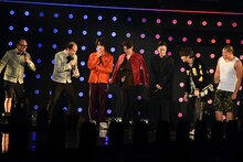 左からトレンディエンジェル、神尾楓珠、吉野北人、川村壱馬、山田裕貴、一ノ瀬ワタル。