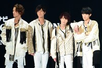 左から岩本照、阿部亮平、佐久間大介、向井康二。