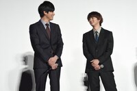 左から岩永徹也、稲葉友。