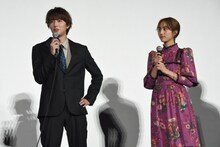 左から稲葉友、堀田茜。