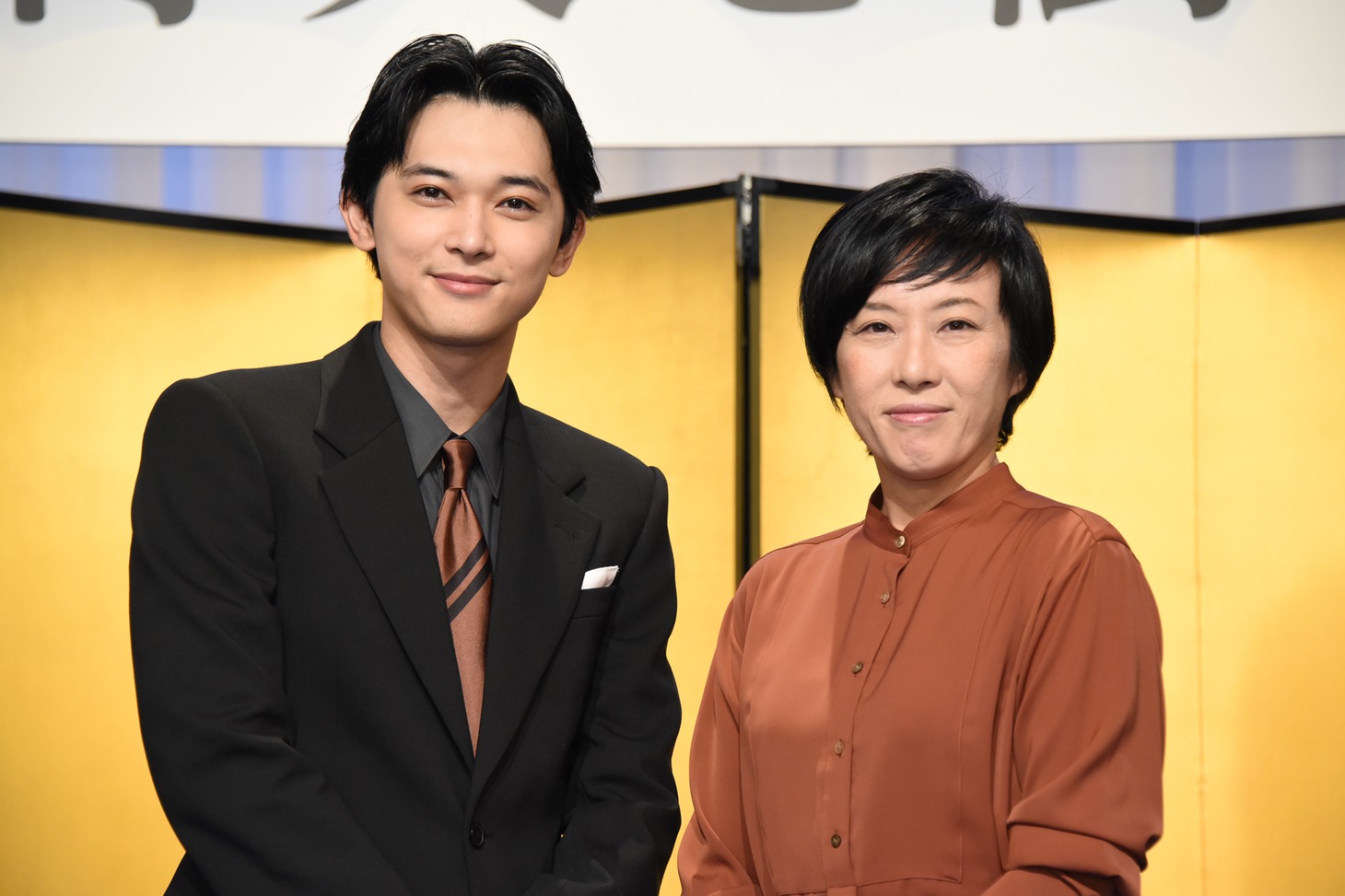 左から吉沢亮、大森美香。