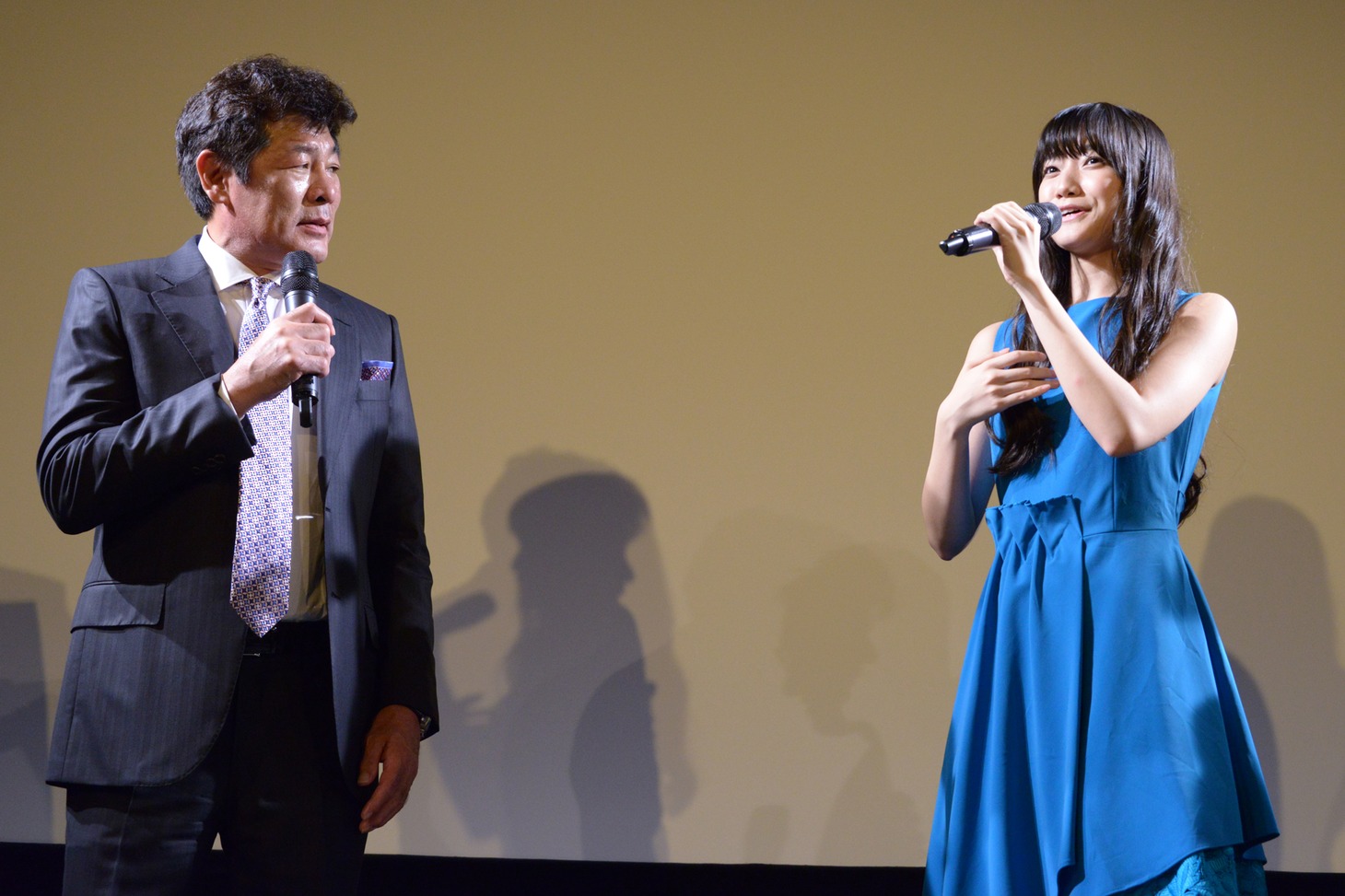 「セカイイチオイシイ水～マロンパティの涙～」完成披露舞台挨拶の様子。