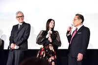 左から松重豊、北川景子、伊東四朗。