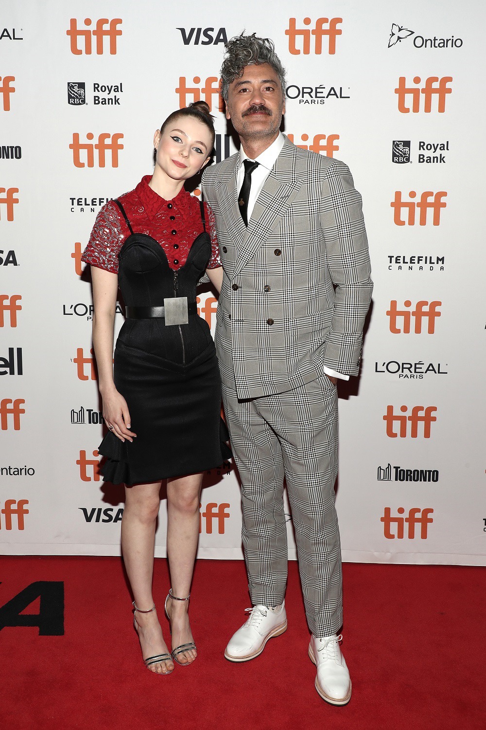 左からトーマサイン・マッケンジー、タイカ・ワイティティ。