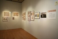 「映画雑誌の秘かな愉しみ」より「戦前の映画雑誌」コーナーの様子。