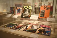 「映画雑誌の秘かな愉しみ」より「戦後の映画雑誌」コーナーの様子。
