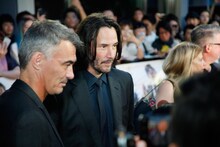 左からチャド・スタエルスキ、キアヌ・リーヴス。